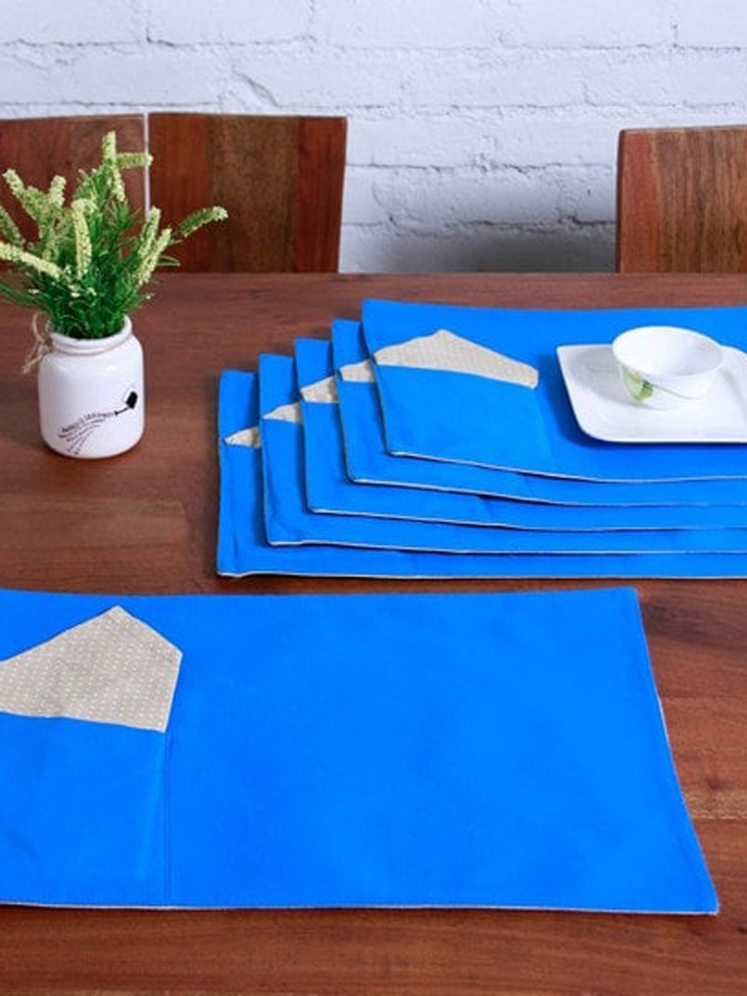 

Lushomes Bi Color Sky Diver and Sand Placemats & Napkins, Blue