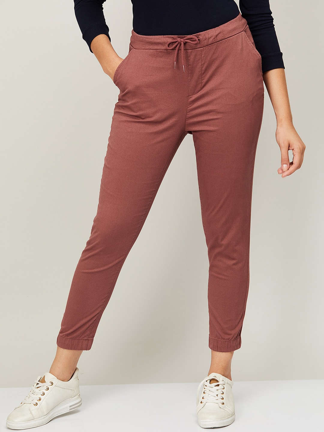 

Bossini Women Pink Solid Regular Trousers