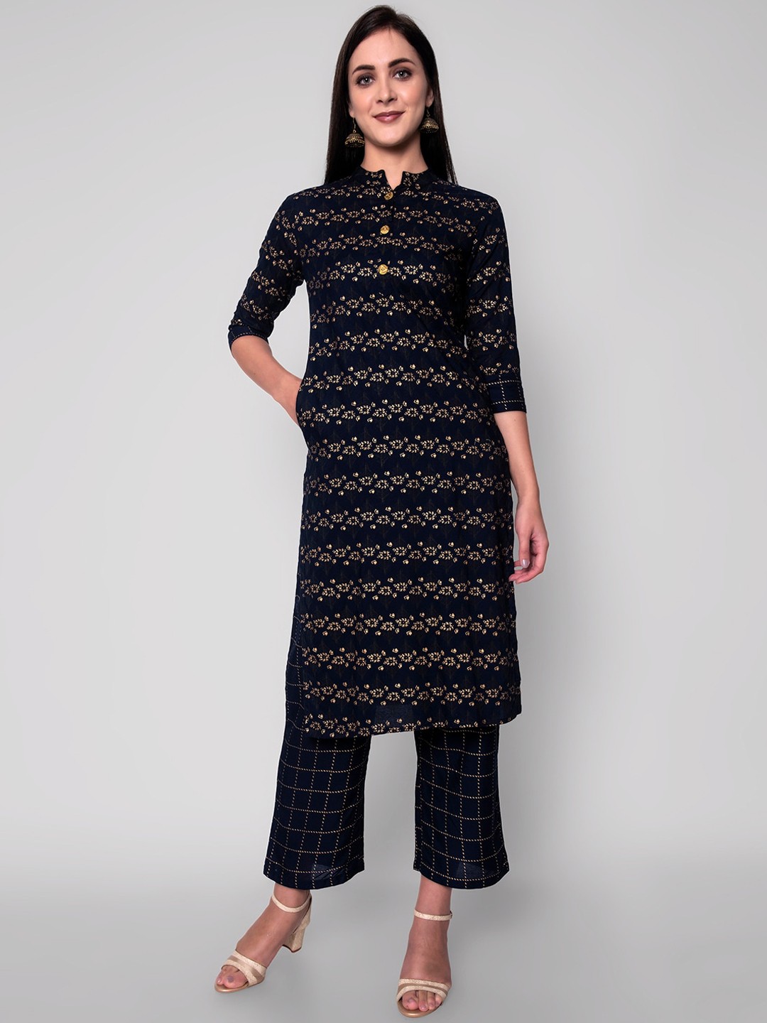 

Wodreams Women Black Floral Printed Regular Kurta with Trousers