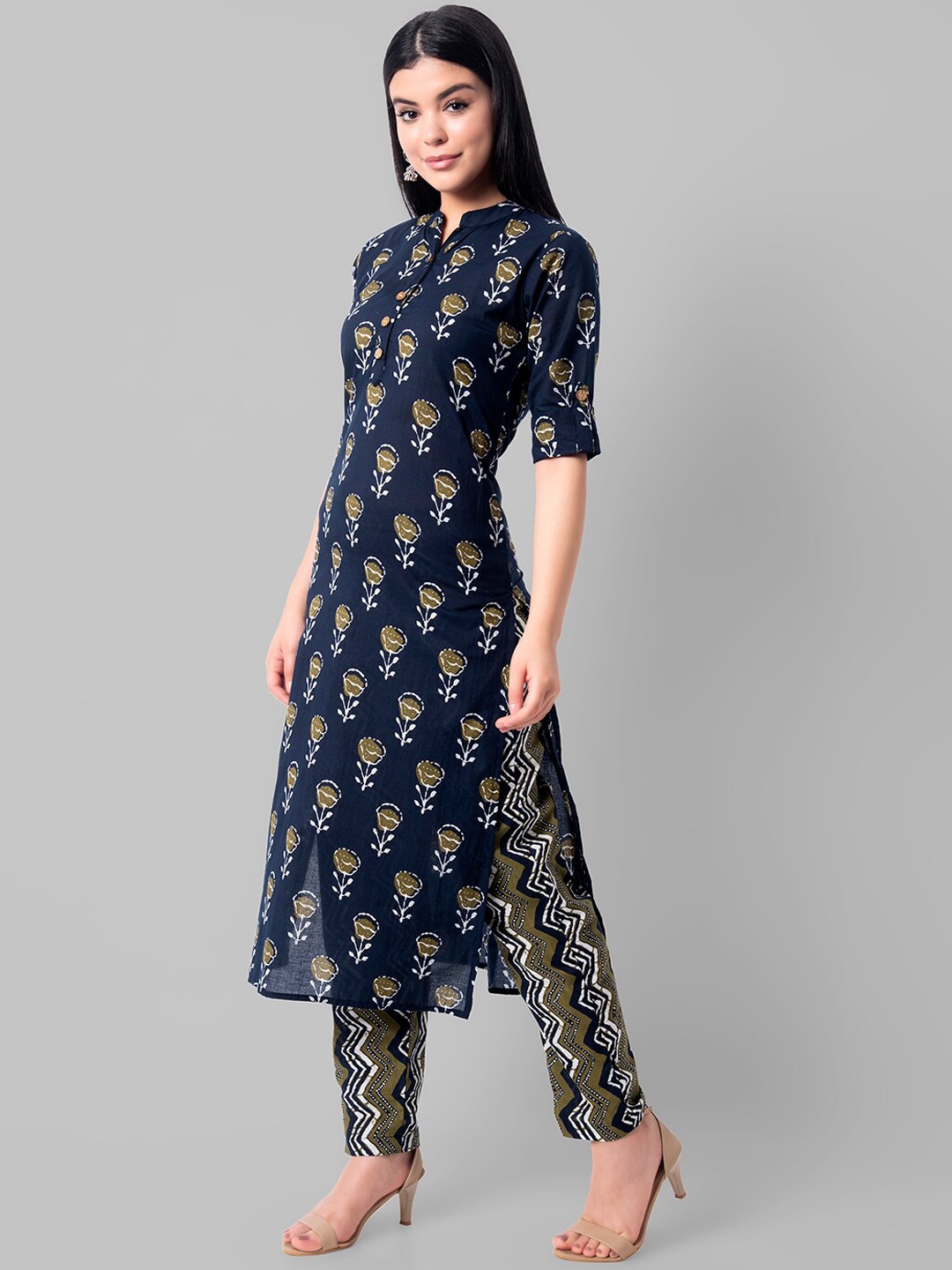 

Wodreams Women Navy Blue Floral Printed Regular Pure Cotton Kurta with Trousers