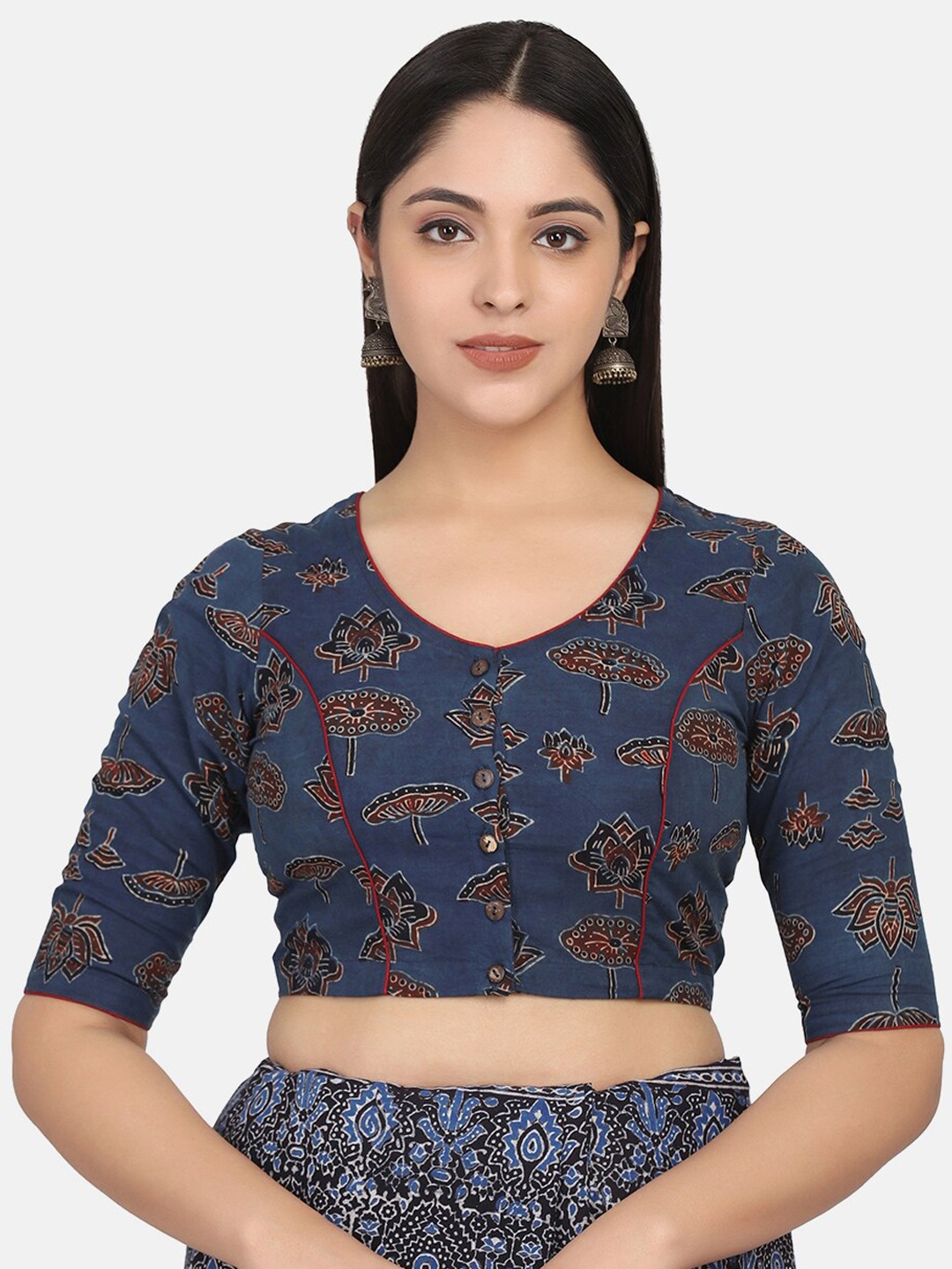 

THE WEAVE TRAVELLER Women Navy Blue & Maroon Ajrakh Printed Cotton Saree Blouse