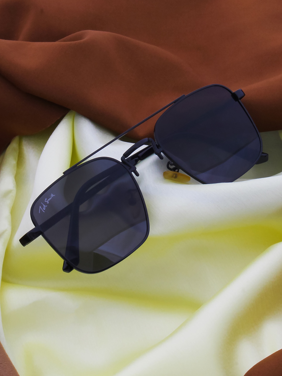 

Ted Smith Unisex Grey Lens & Black Aviator Sunglasses with UV Protected Lens CARAVAN_C7