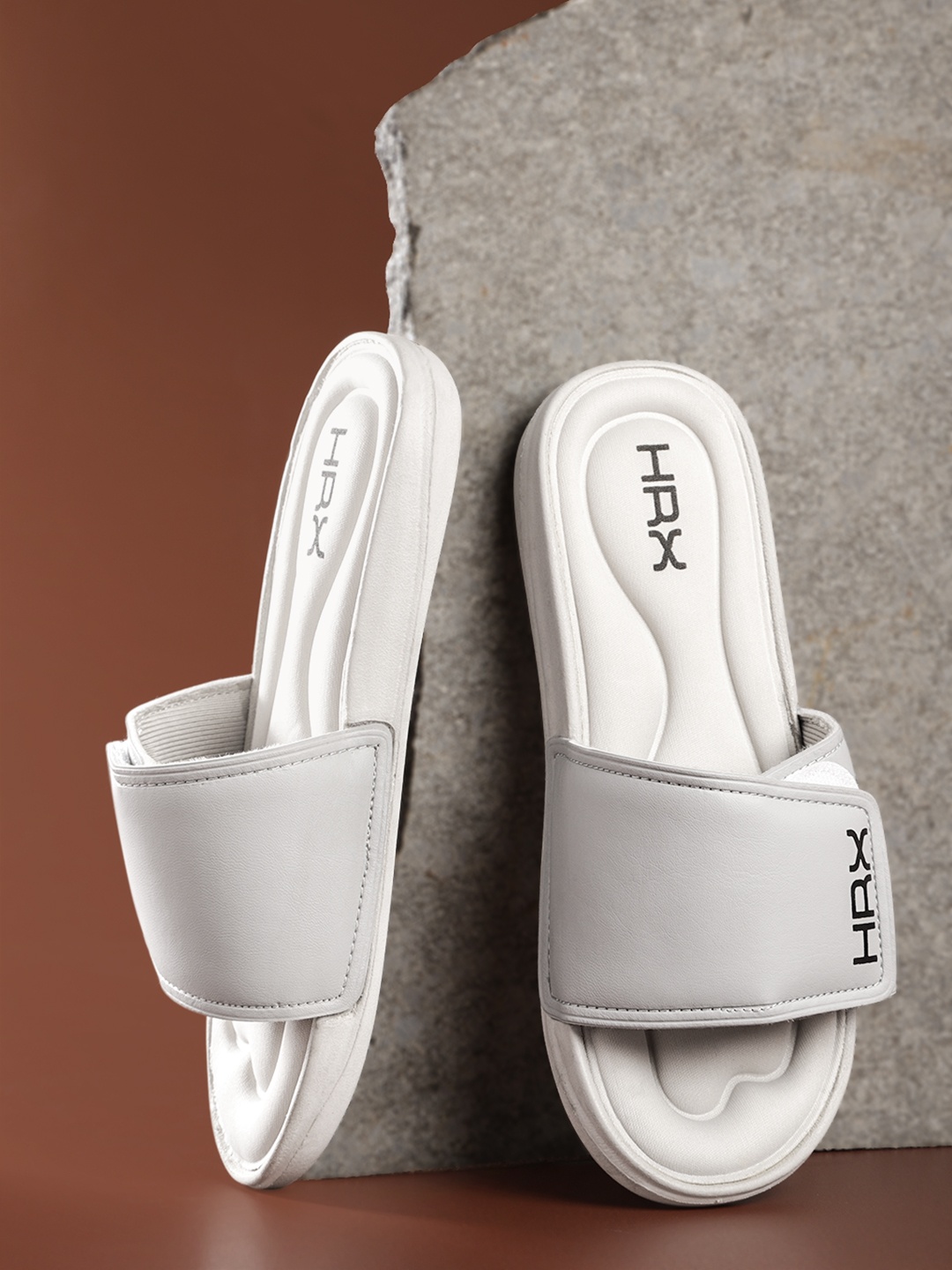 

HRX by Hrithik Roshan Men Grey & Black Memory Foam Flip Flop