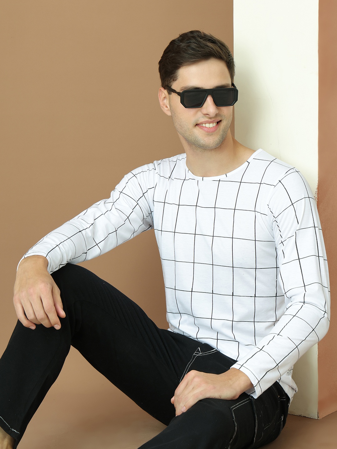 

MACK JONNEY Men White & Black Checked Cotton T-shirt