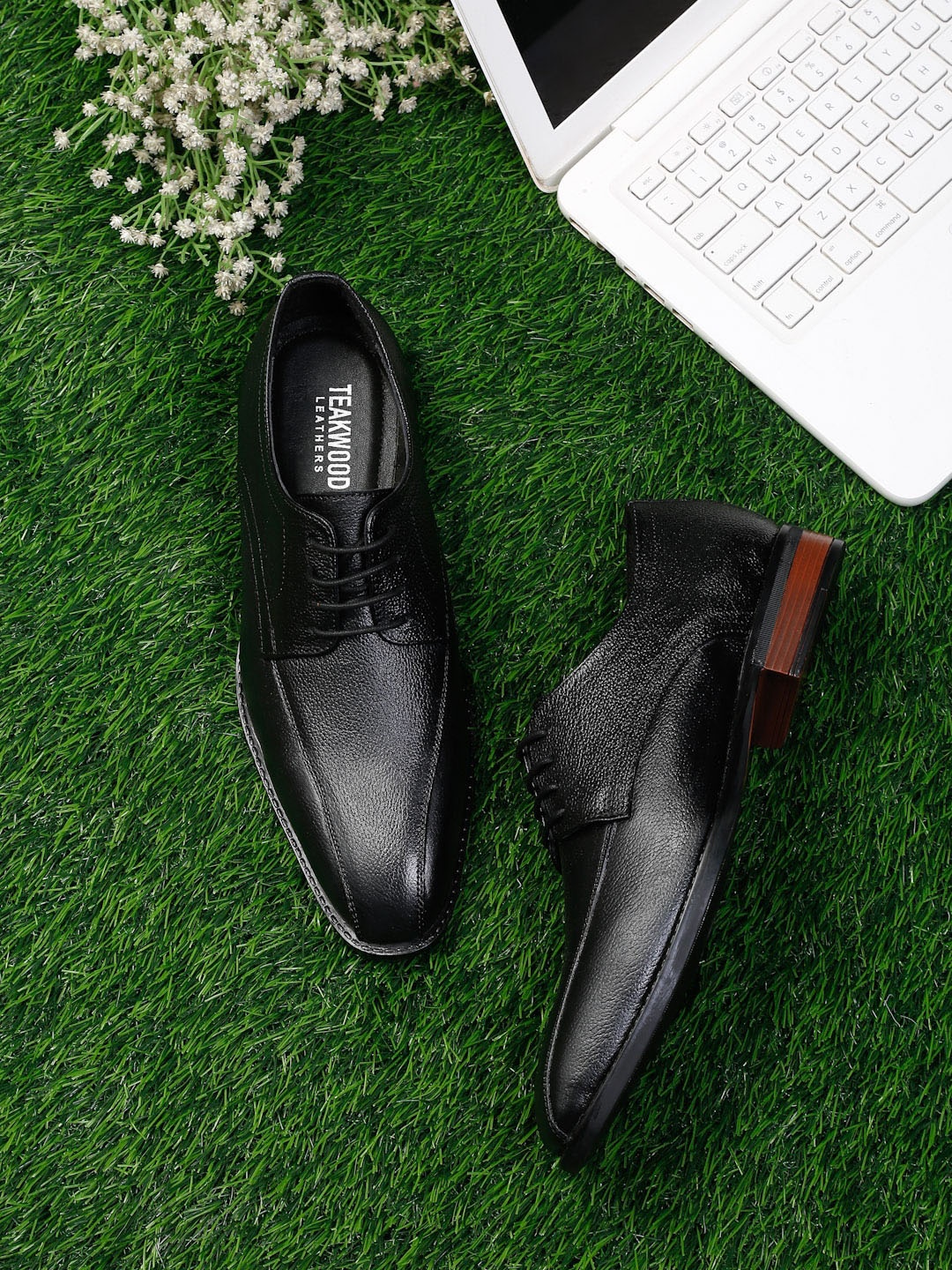 

Teakwood Leathers Men Black Textured Leather Formal Derbys