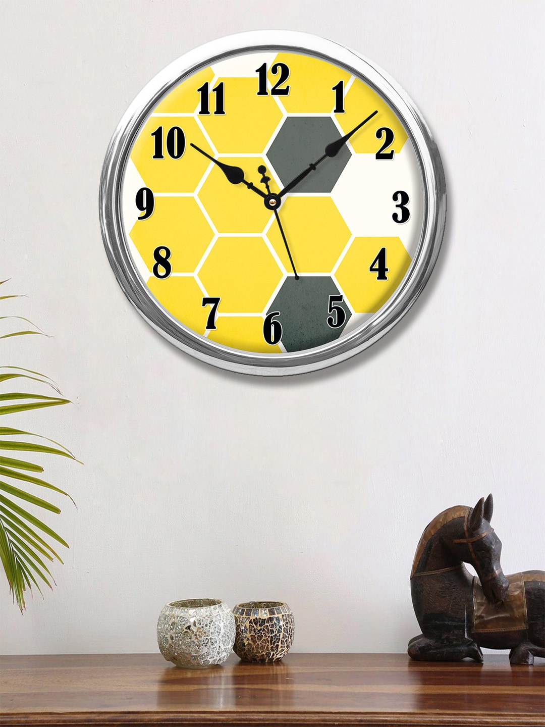 

999Store Yellow & White Printed Traditional Wall Clock
