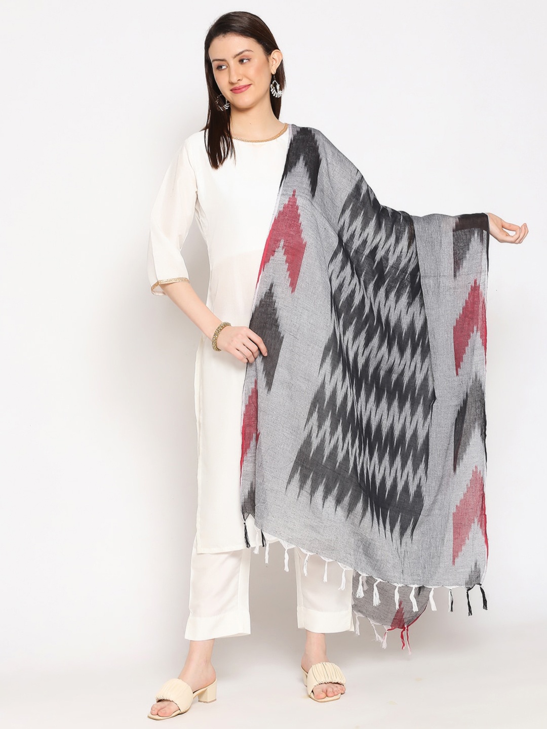 

Dupatta Bazaar Pink & Red Woven Design Pure Cotton Ikat Dupatta