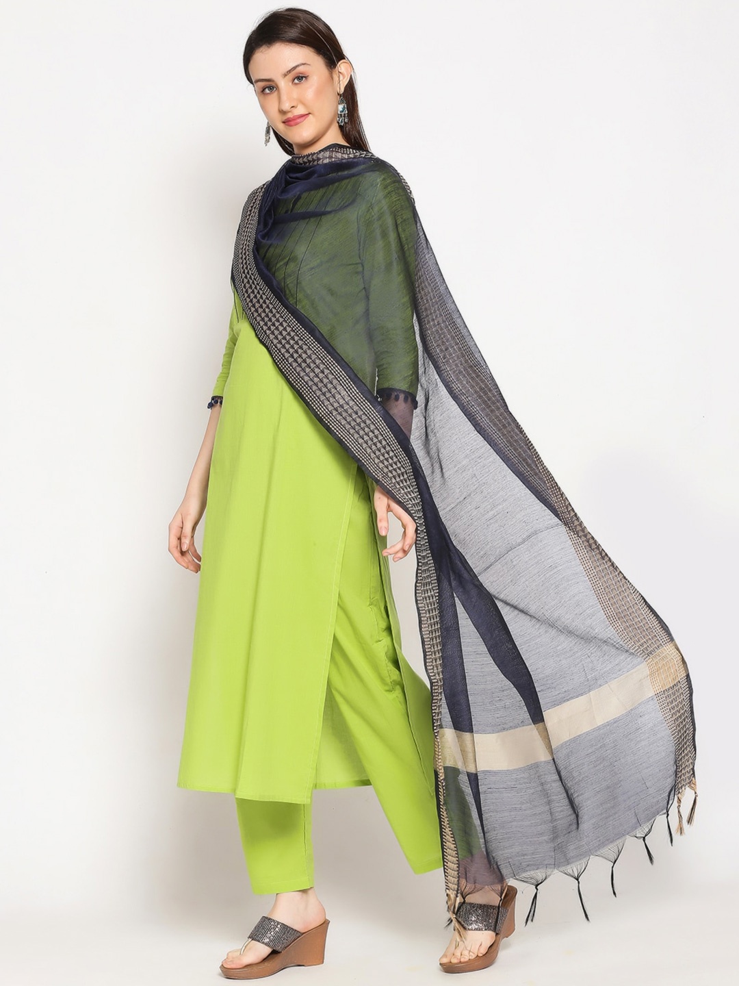 

Dupatta Bazaar Black & Gold-Toned Dupatta