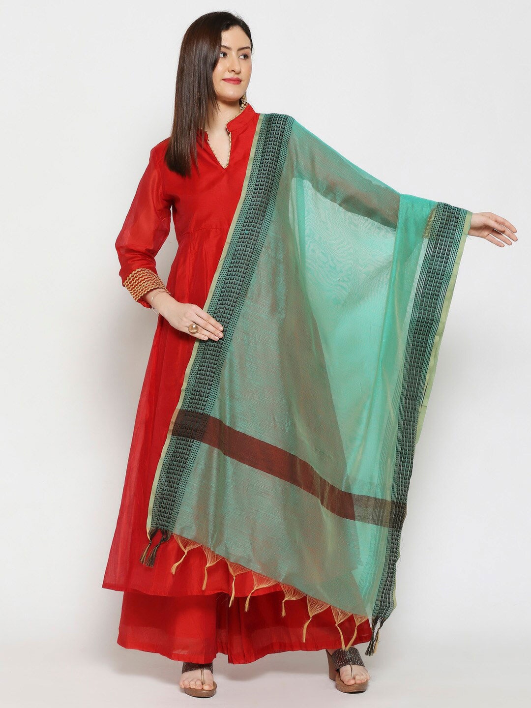 

Dupatta Bazaar Women Green Solid Dupatta with Black Woven Border