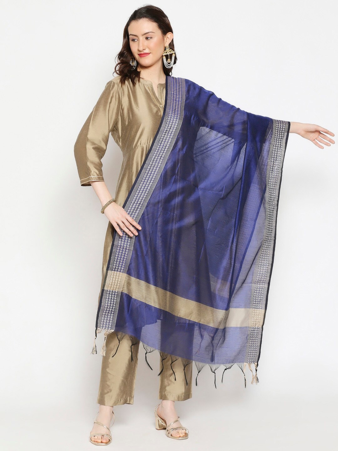 

Dupatta Bazaar Navy Blue & Gold-Toned Solid Dupatta