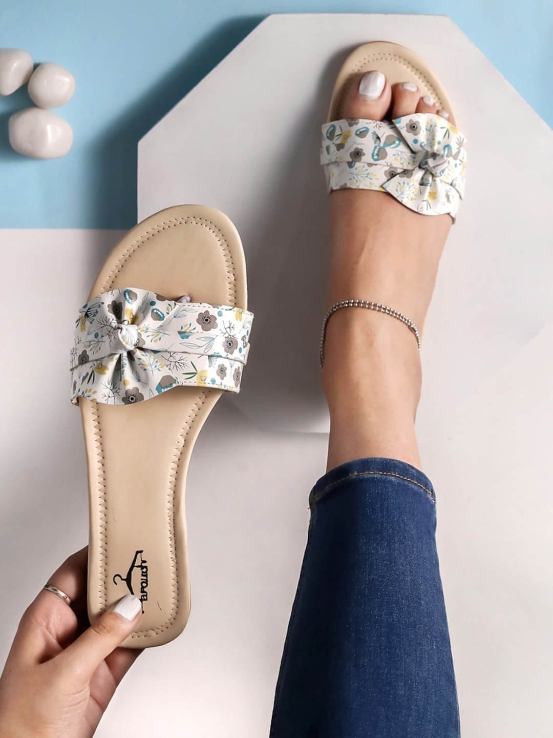 

Brauch Women Cream-Coloured Printed Open Toe Flats with Bows Flats