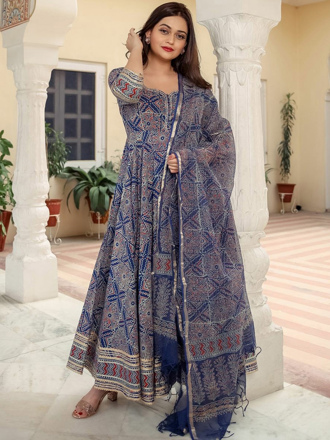 

Lavanya The Label Women Blue Printed Regular Pure Cotton Kurta with Trousers & Dupatta