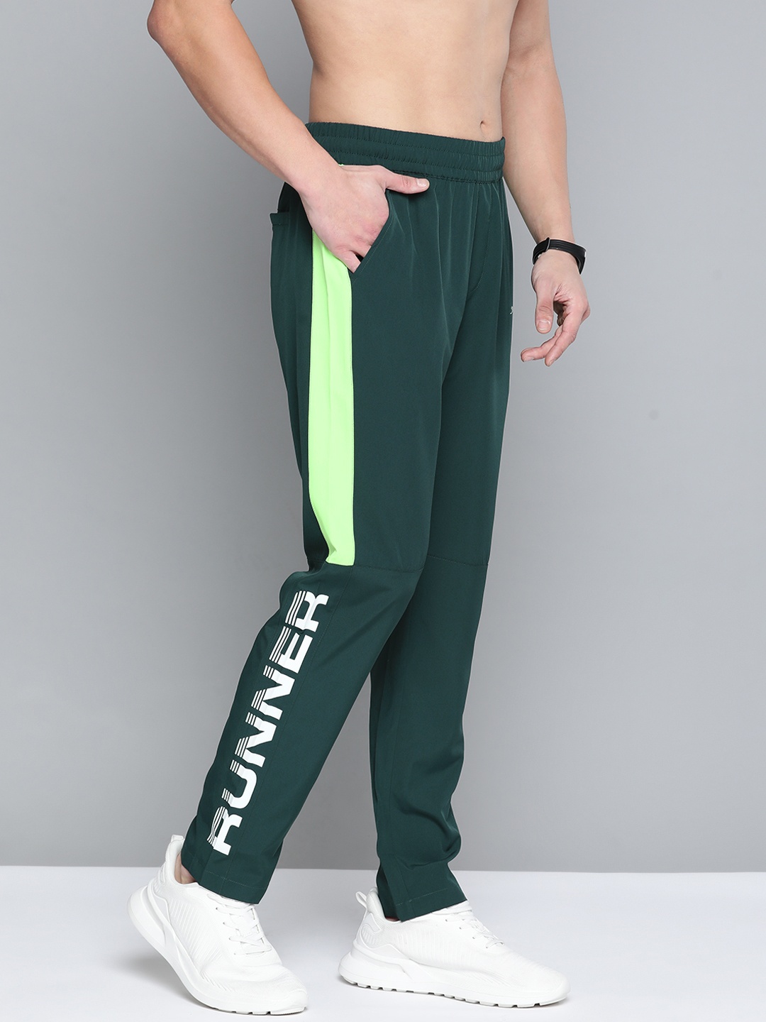 

Slazenger Men Green Solid Track Pants