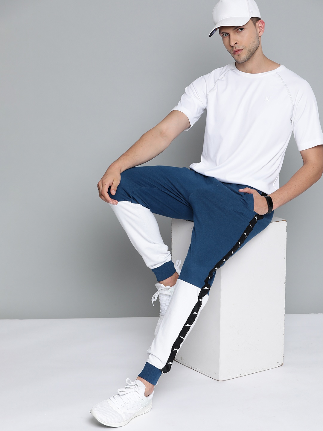 

Slazenger Men Navy Blue & White Colourblocked Joggers