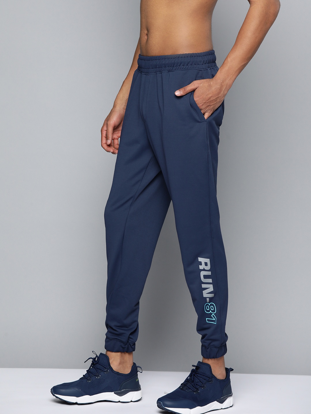 

Slazenger Men Typography Printed Knitted Joggers, Navy blue