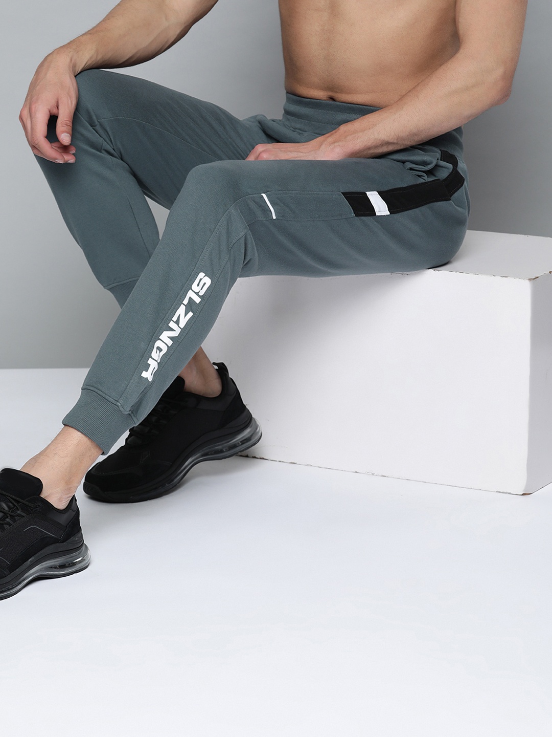 

Slazenger Men Charcoal Grey Brand Logo Printed Joggers