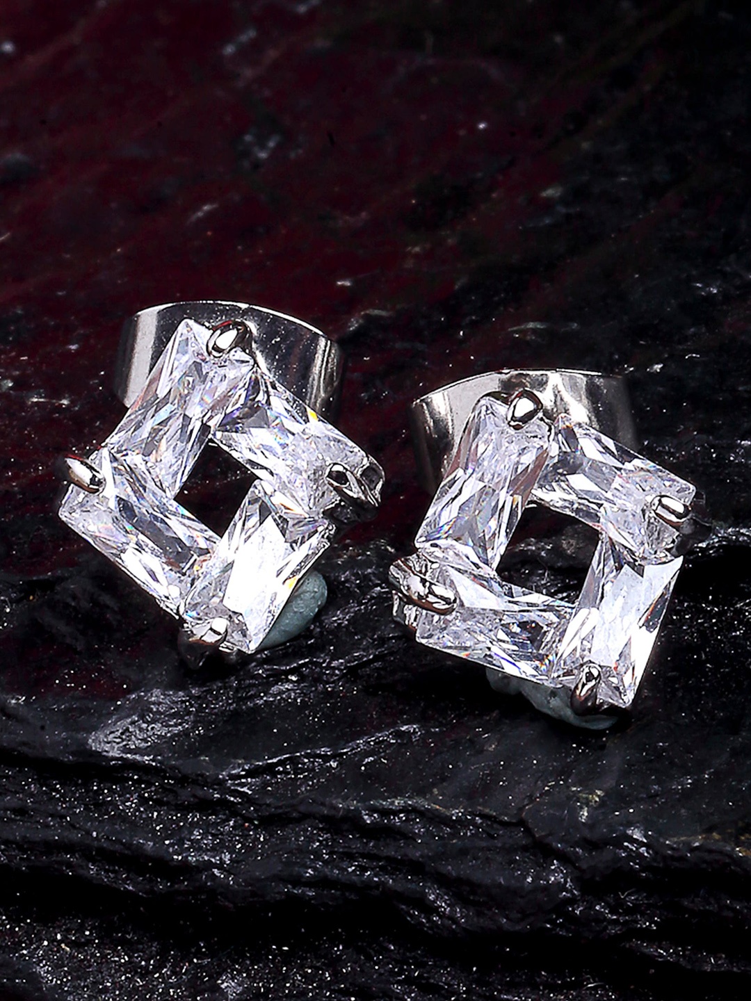 

KARATCART Silver-Toned Square Studs Earrings