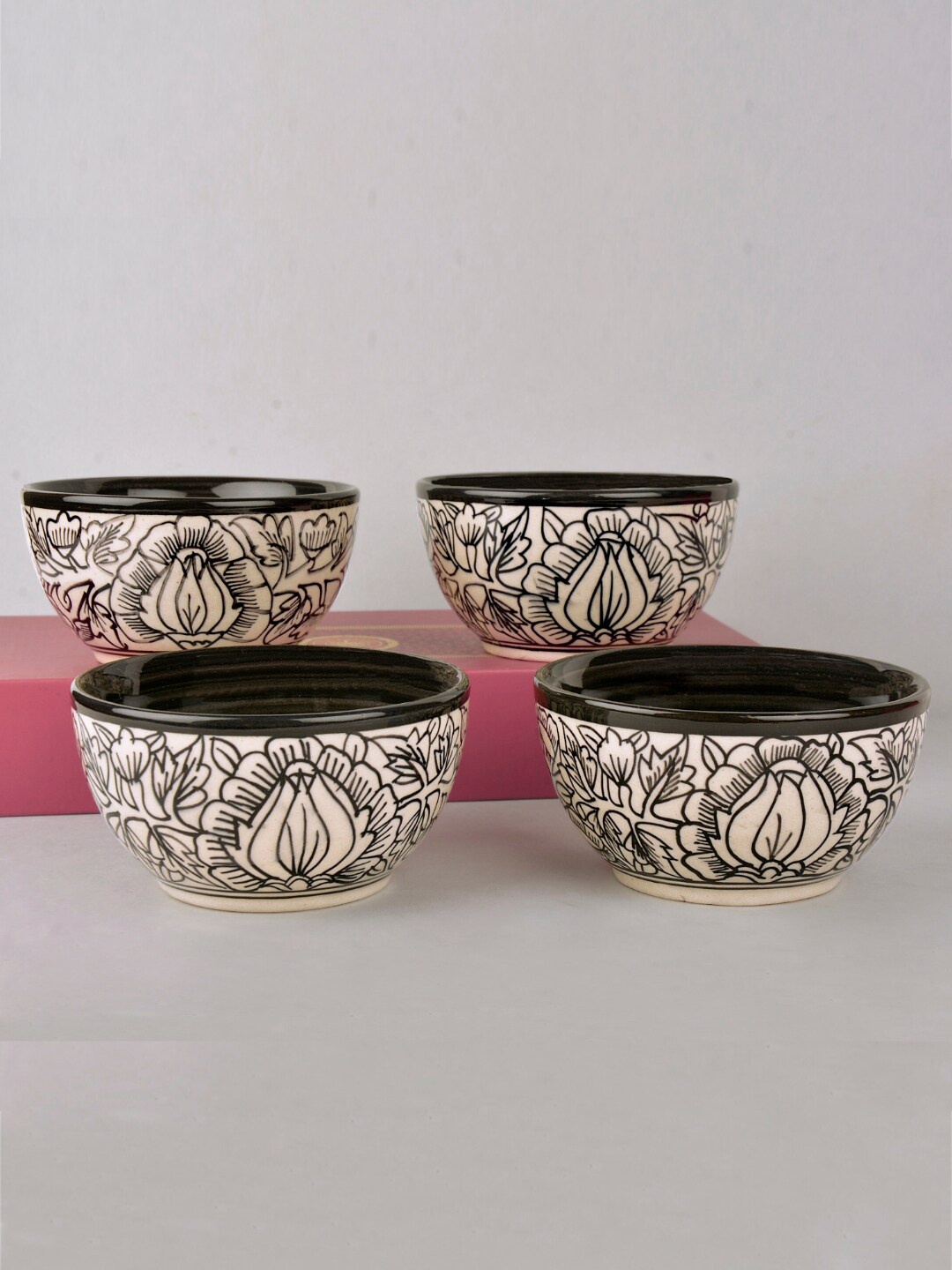 

StyleMyWay Off White & Black 4 Pieces Hand Painted Ceramic Glossy Bowls 200 ml