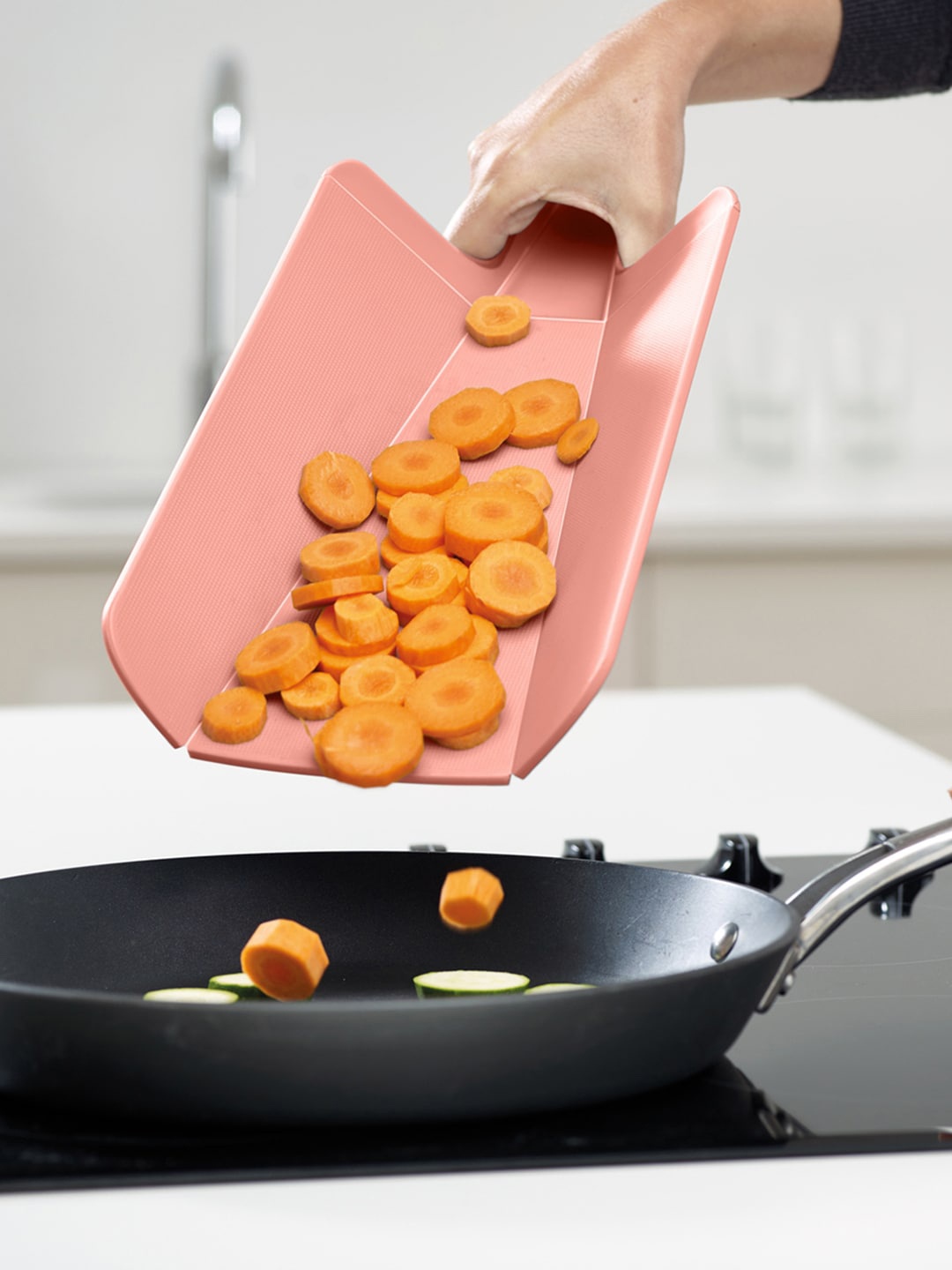 

Joseph Joseph Pink Solid 2 Pot Plus Chopping Board
