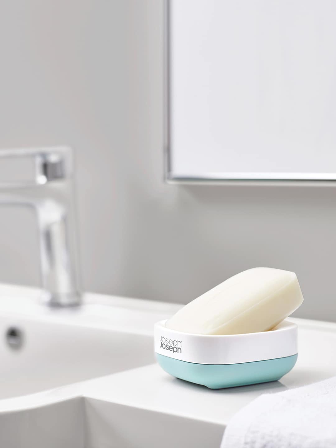 

Joseph Joseph Blue & White Solid Plastic Soap Dish
