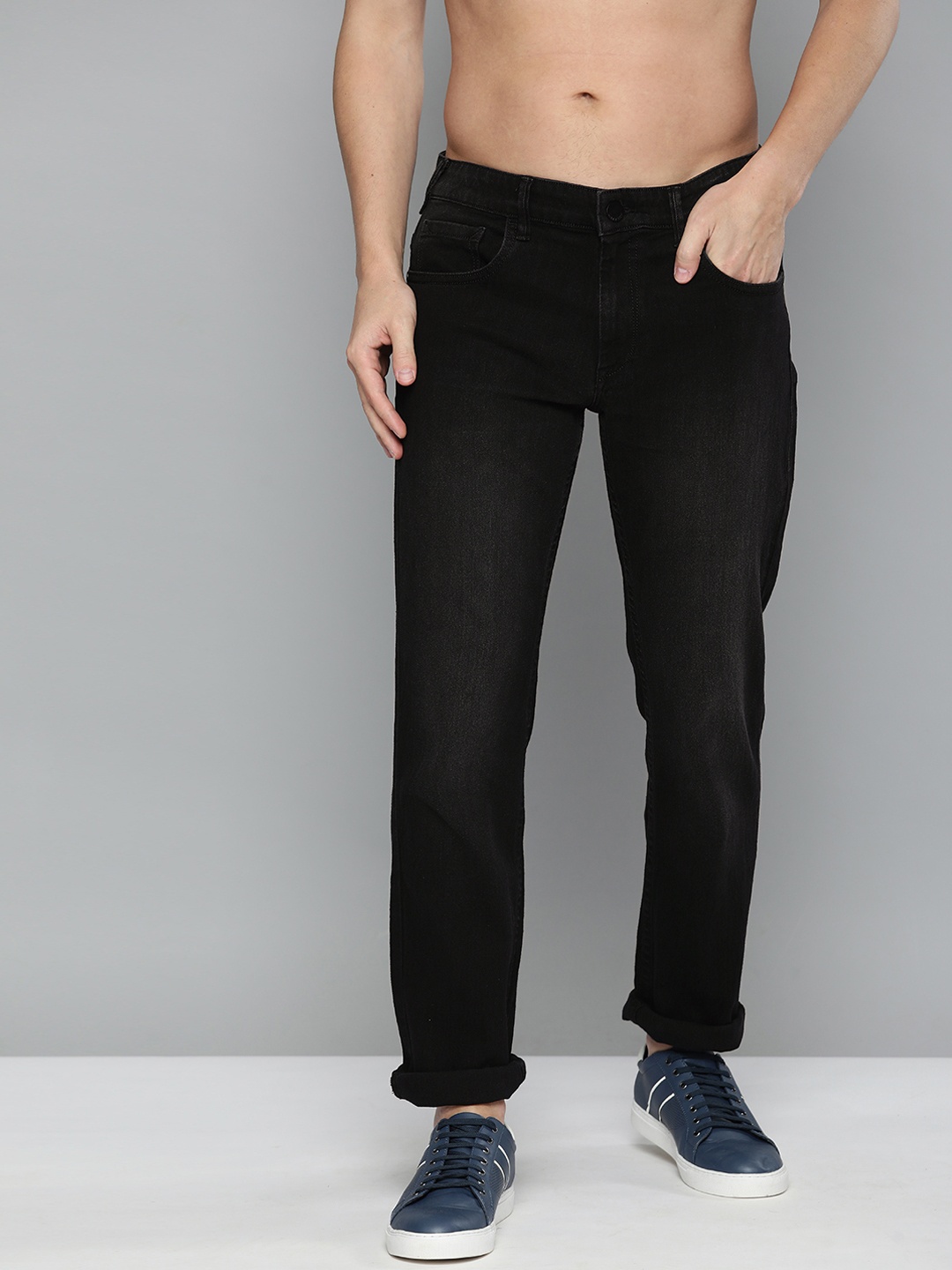

HERE&NOW Men Black Solid Slim Fit Mid-Rise Clean Look Jeans