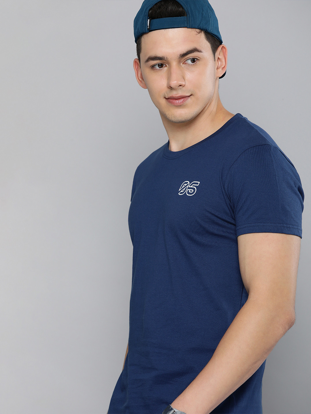 

HERE&NOW Men Blue Solid Round Neck Casual T-shirt