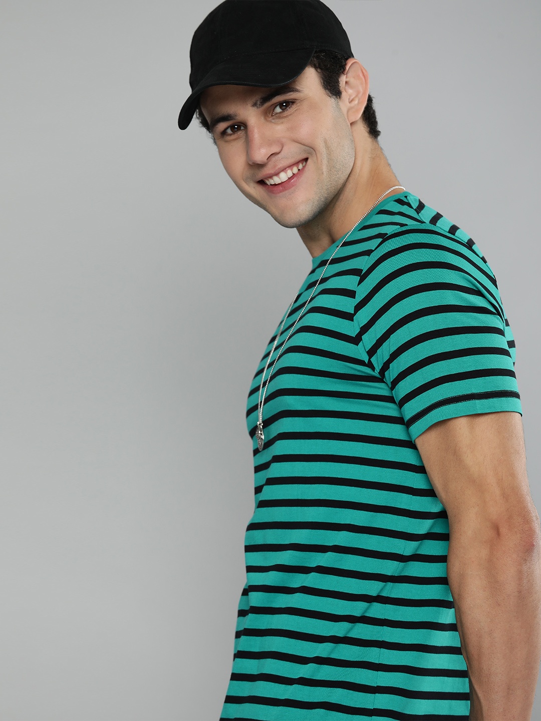 

HERE&NOW Men Turquoise Blue & Black Striped Round Neck T-shirt