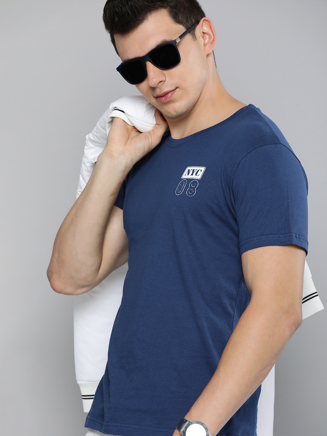 

HERE&NOW Men Blue Solid Graphi Printed Casual T-shirt