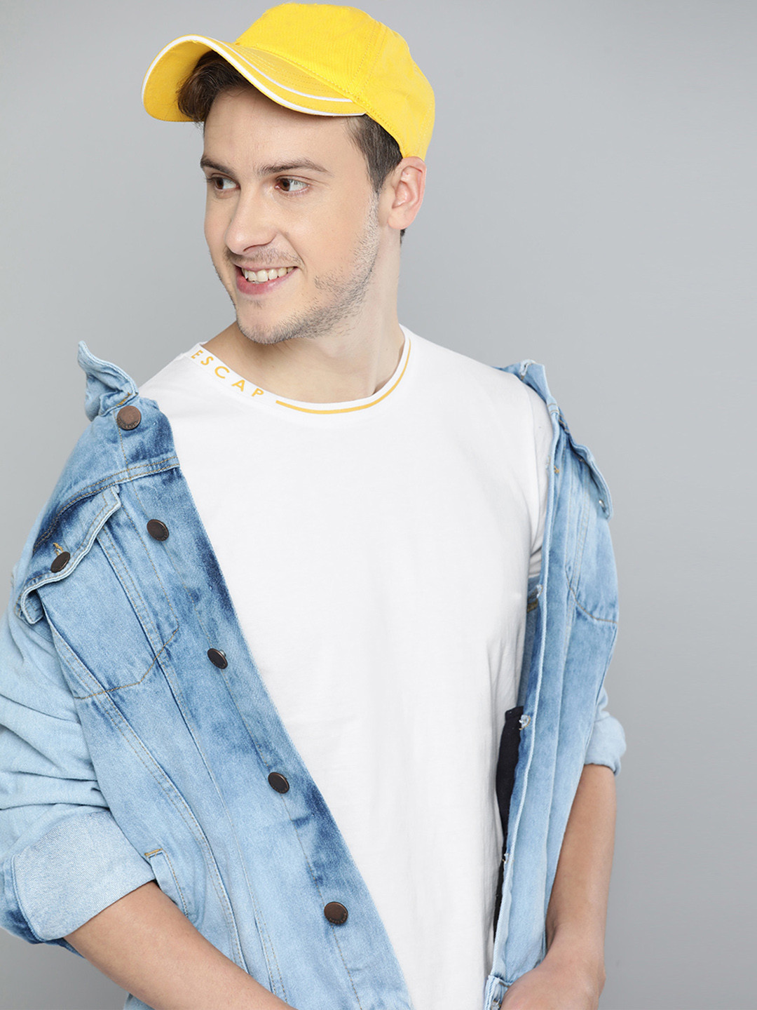 

HERE&NOW Men White Solid Round Neck Pure Cotton T-shirt
