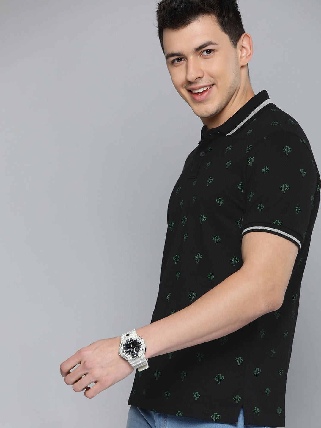 

HERE&NOW Men Black & Green Abstract Print Polo Collar Pure Cotton Slim Fit T-shirt