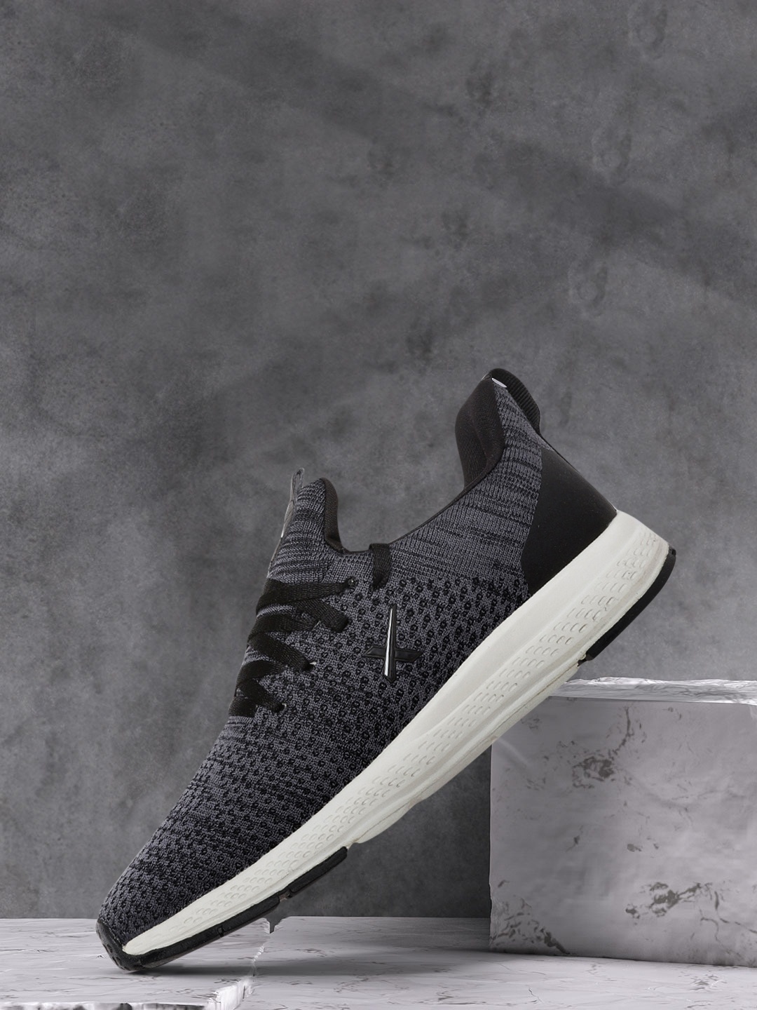 

HRX by Hrithik Roshan Women Charcoal Grey & Black Woven Design Alpha Running Shoes