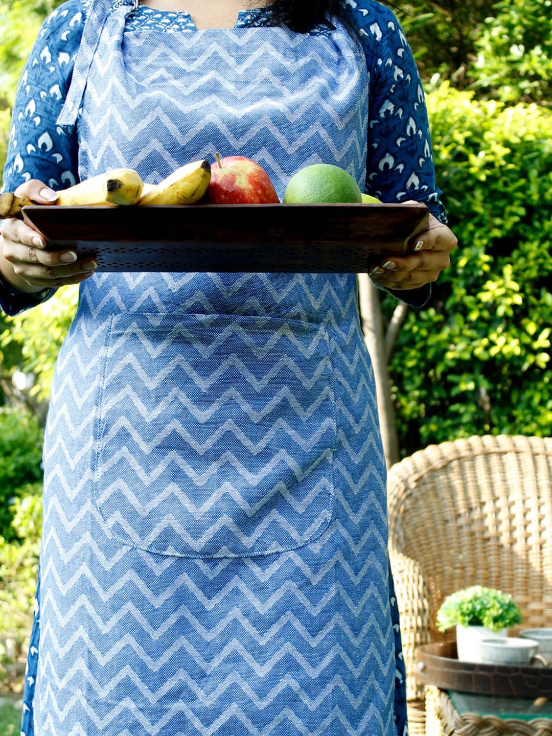

AVI Living Set Of 2 Blue & White Printed Pure Cotton Aprons