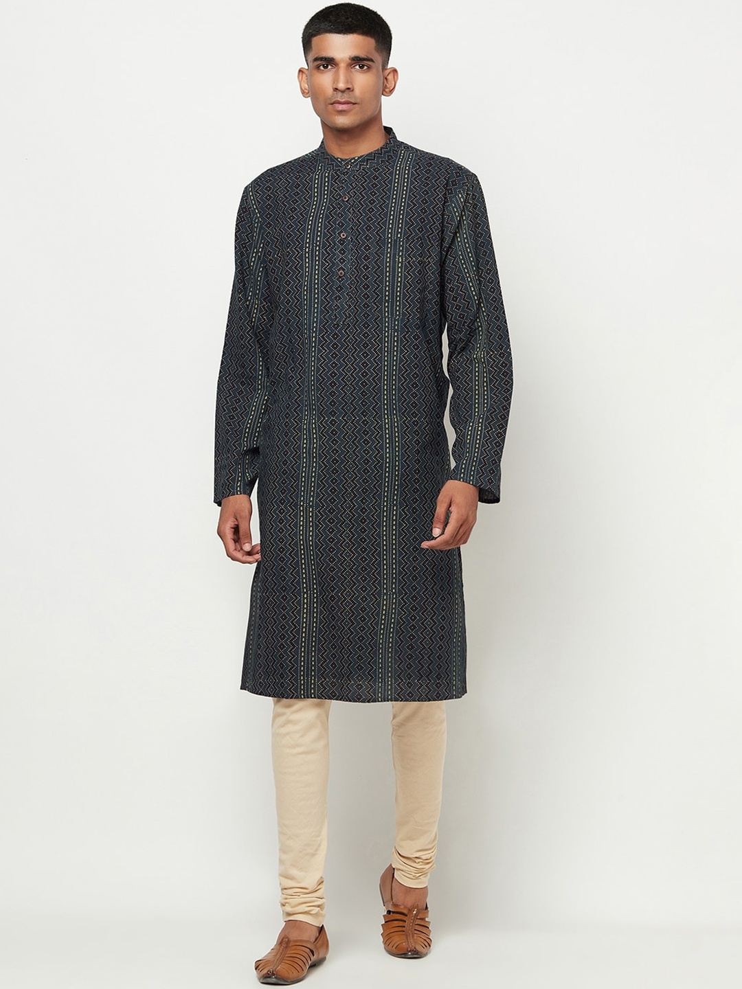 

Fabindia Men Green Geometric Thread Work Kurta