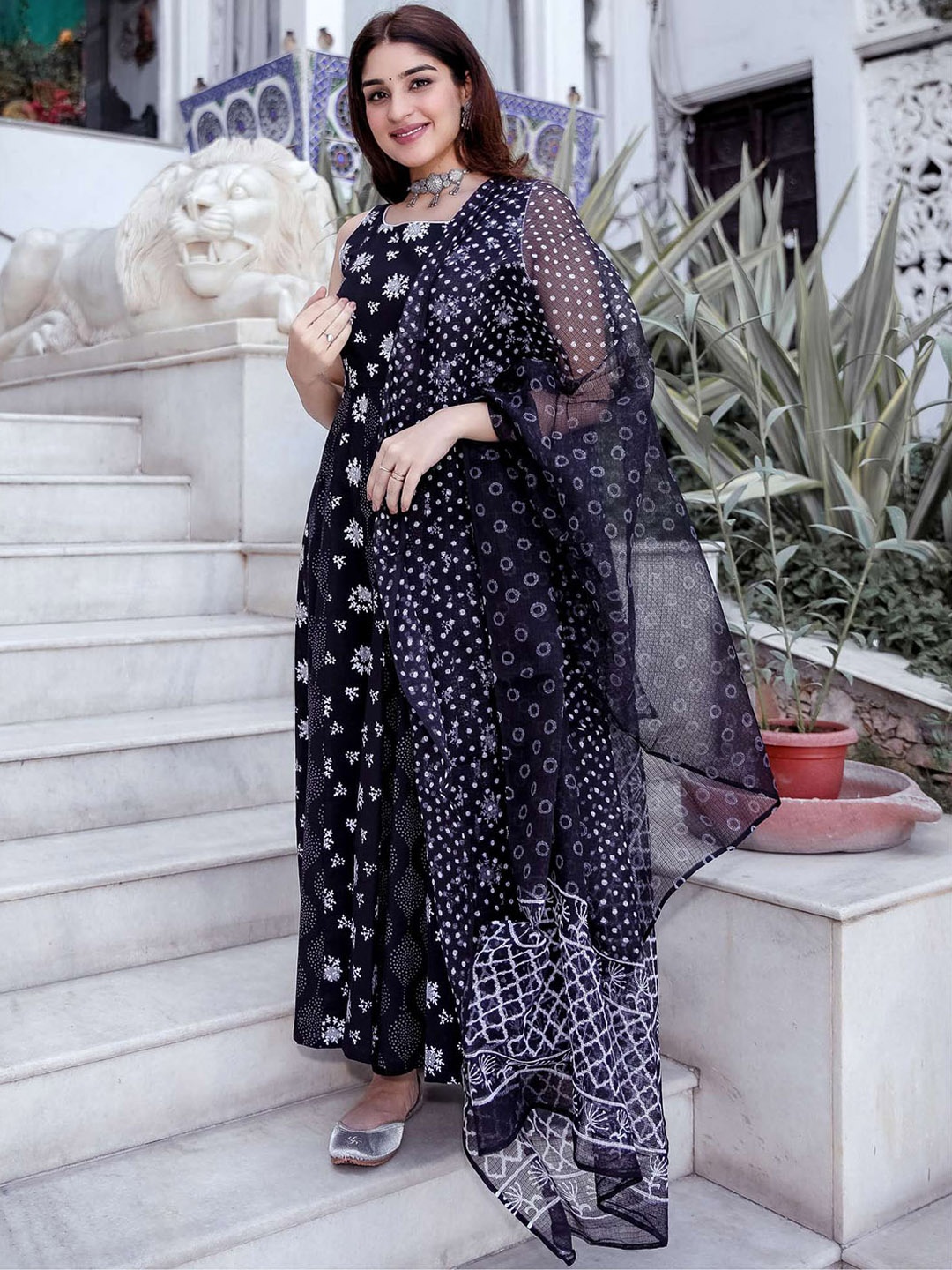 

Lavanya The Label Ethnic Motifs Printed Pleated Pure Cotton Kurta with Trousers & Dupatta, Navy blue