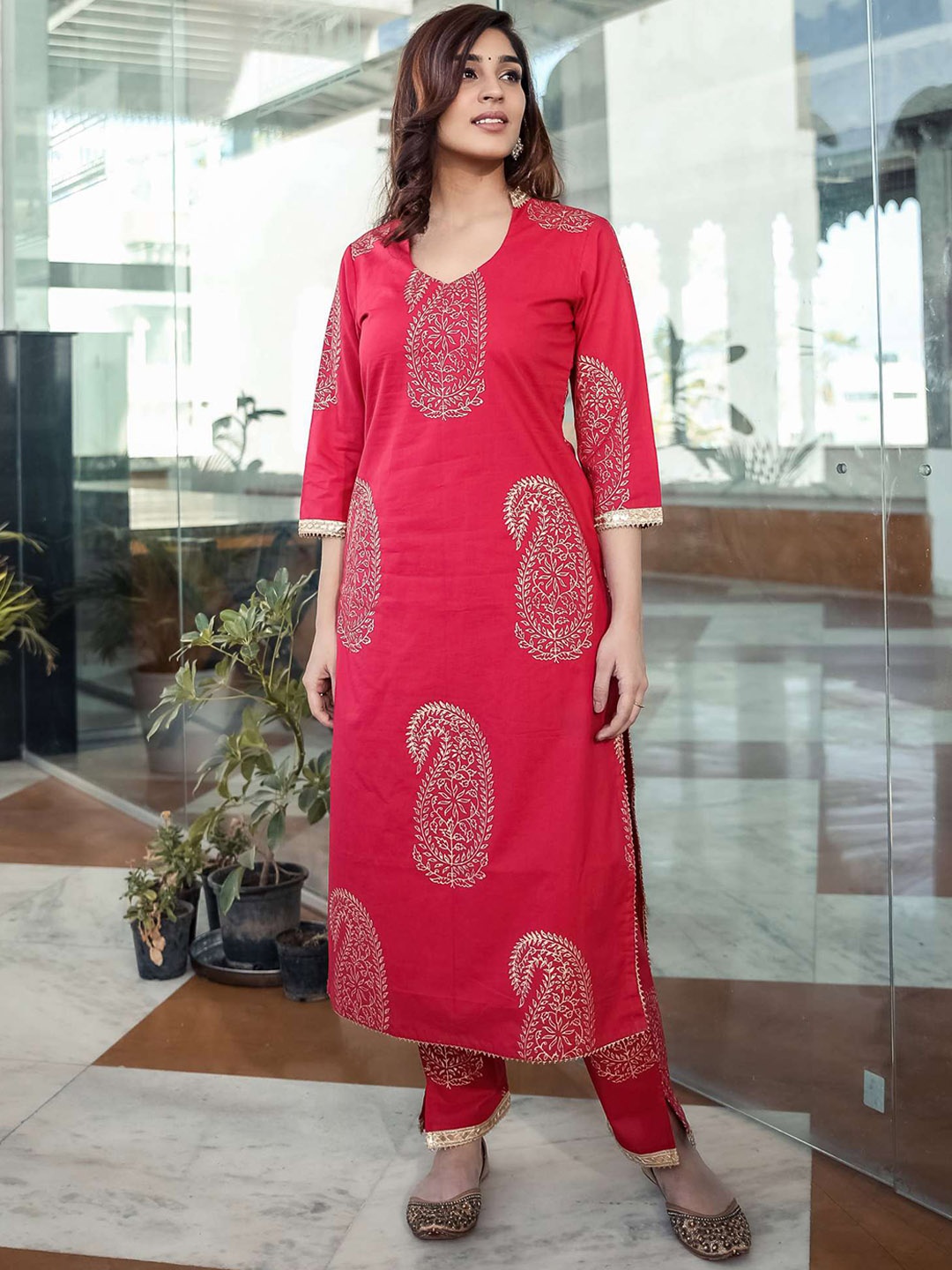 

Lavanya The Label Women Red Ethnic Motifs Striped Pure Cotton Kurta with Trousers