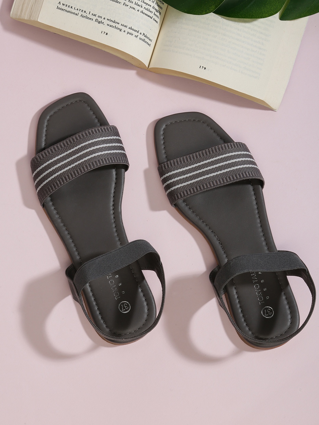 

Tokyo Talkies Women Grey Textured Open Toe Flats