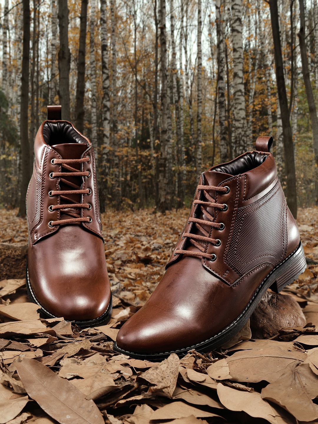 

Roadster Men Brown Solid Mid-Top Flat Boots