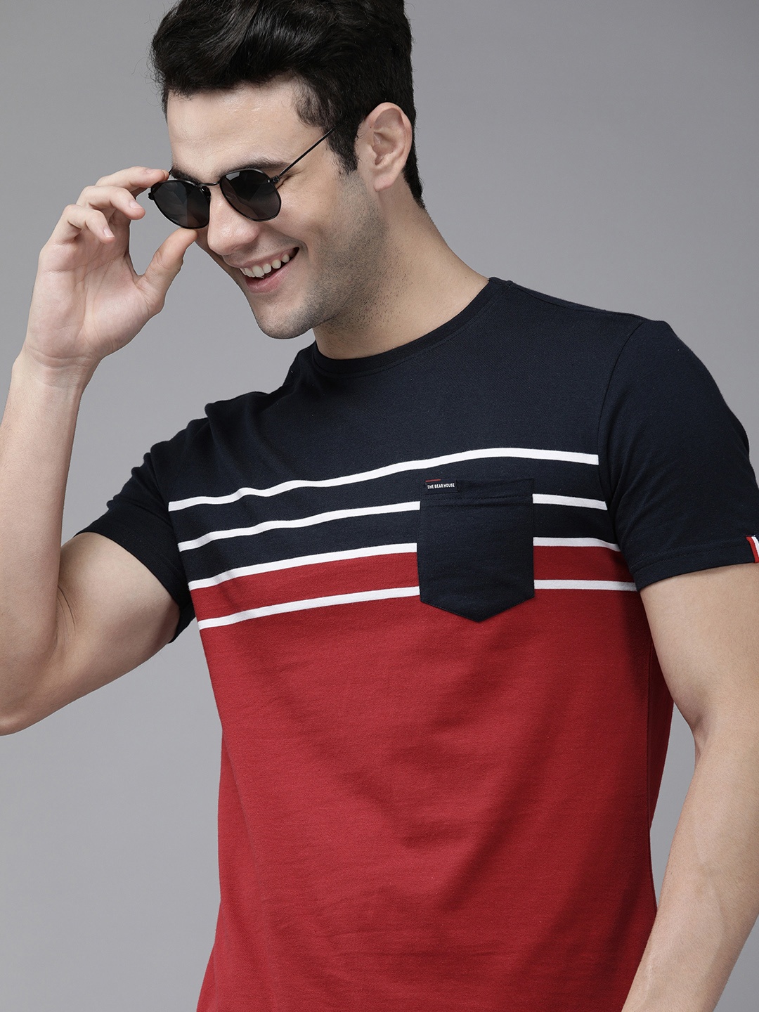 

THE BEAR HOUSE Men Red & Navy Blue Colourblocked Pure Cotton Slim Fit T-shirt