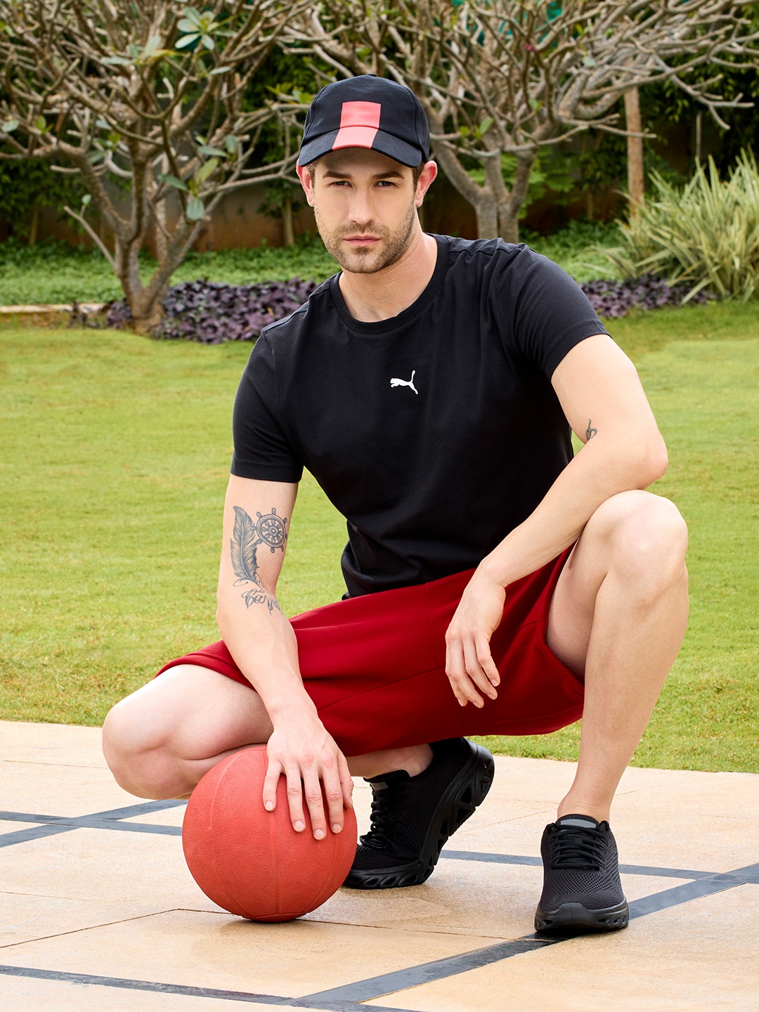 

Nike Men Red Solid Mid-Rise M J ESS FLC Regular Shorts
