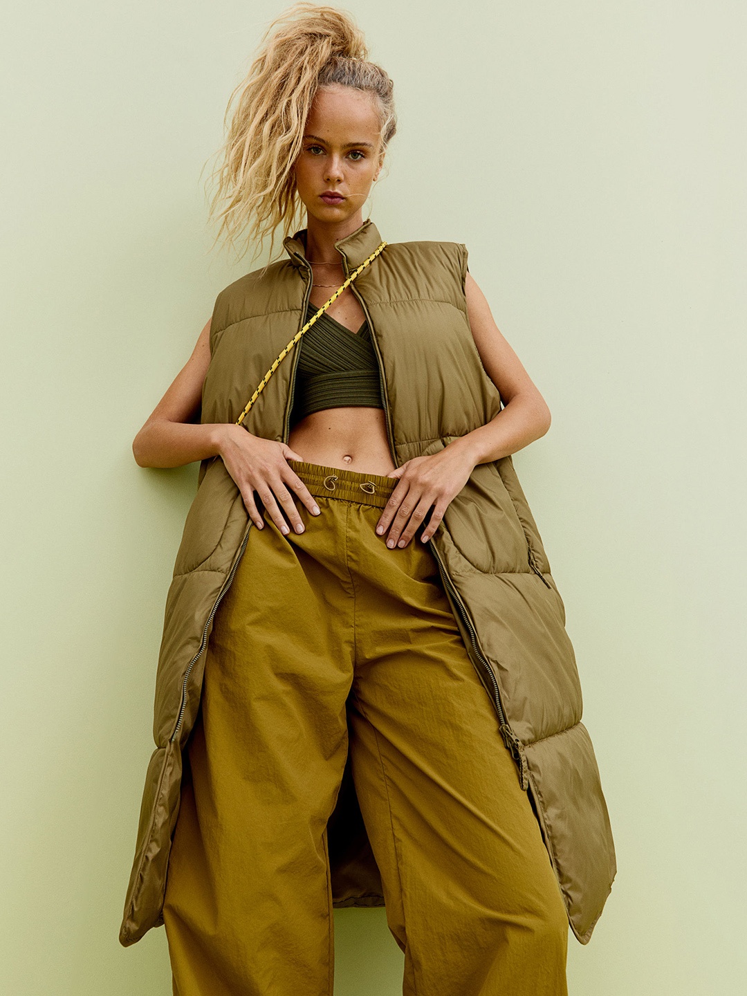 

H&M Women Olive Self Design Quilted Gilet