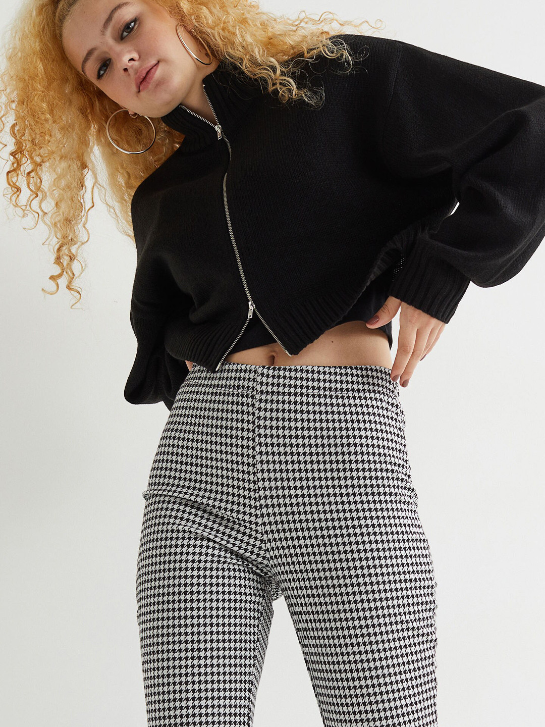 

H&M Woman Black Zip-up jumper
