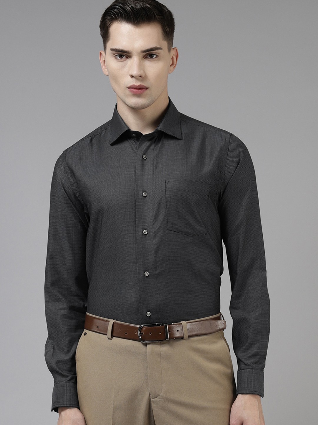 

Blackberrys Men Charcoal Grey Pure Cotton Solid India Slim Fit Formal Shirt