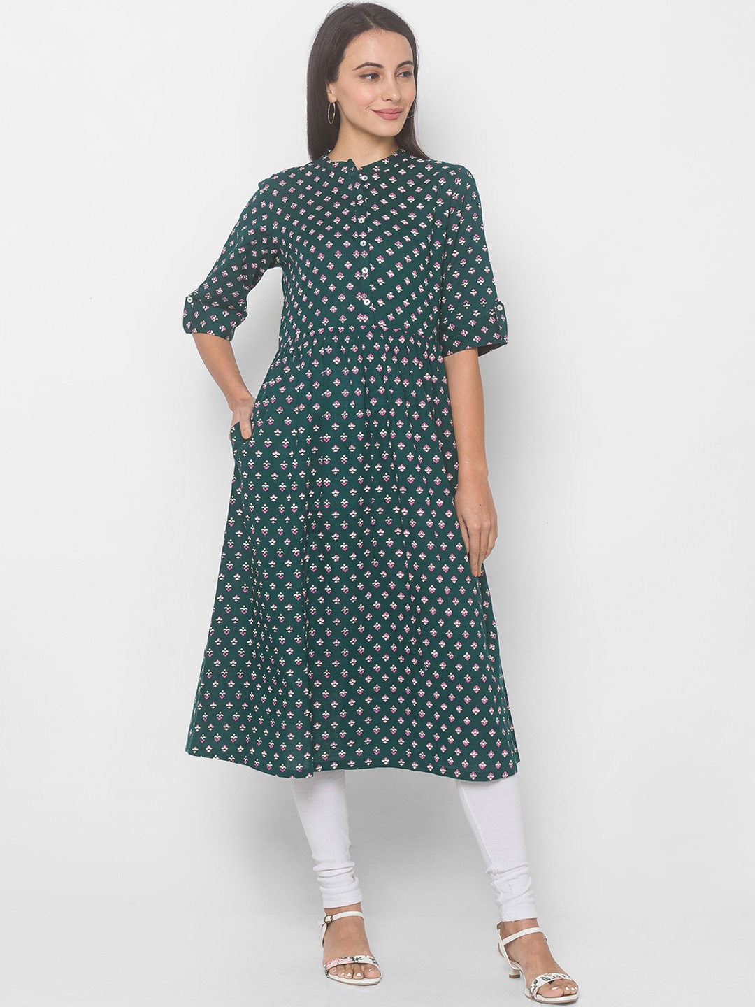 

Globus Women Green & White Ethnic Printed Kurta