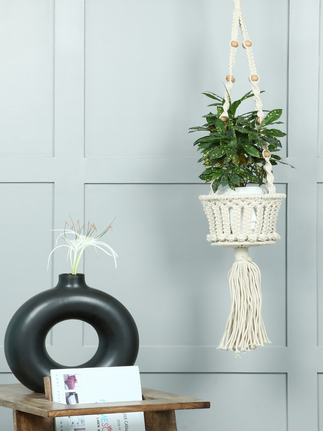 

BELLA TRUE White Macrame Hanging Planter