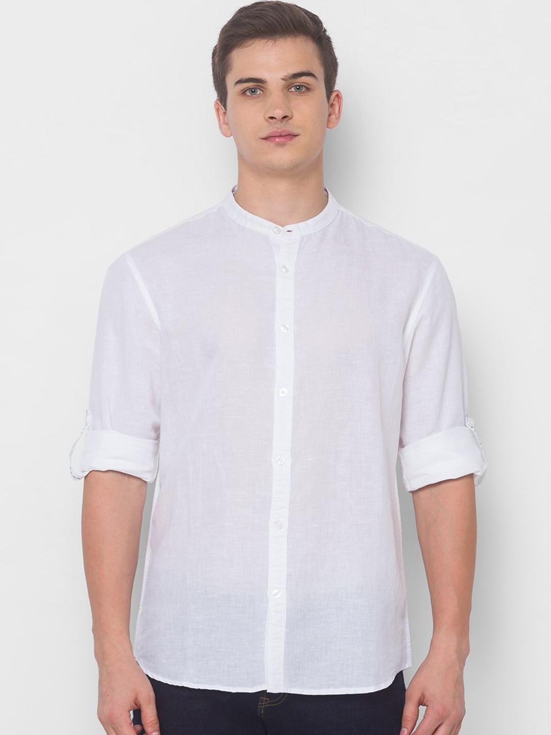 

Globus Men White Solid Casual Shirt