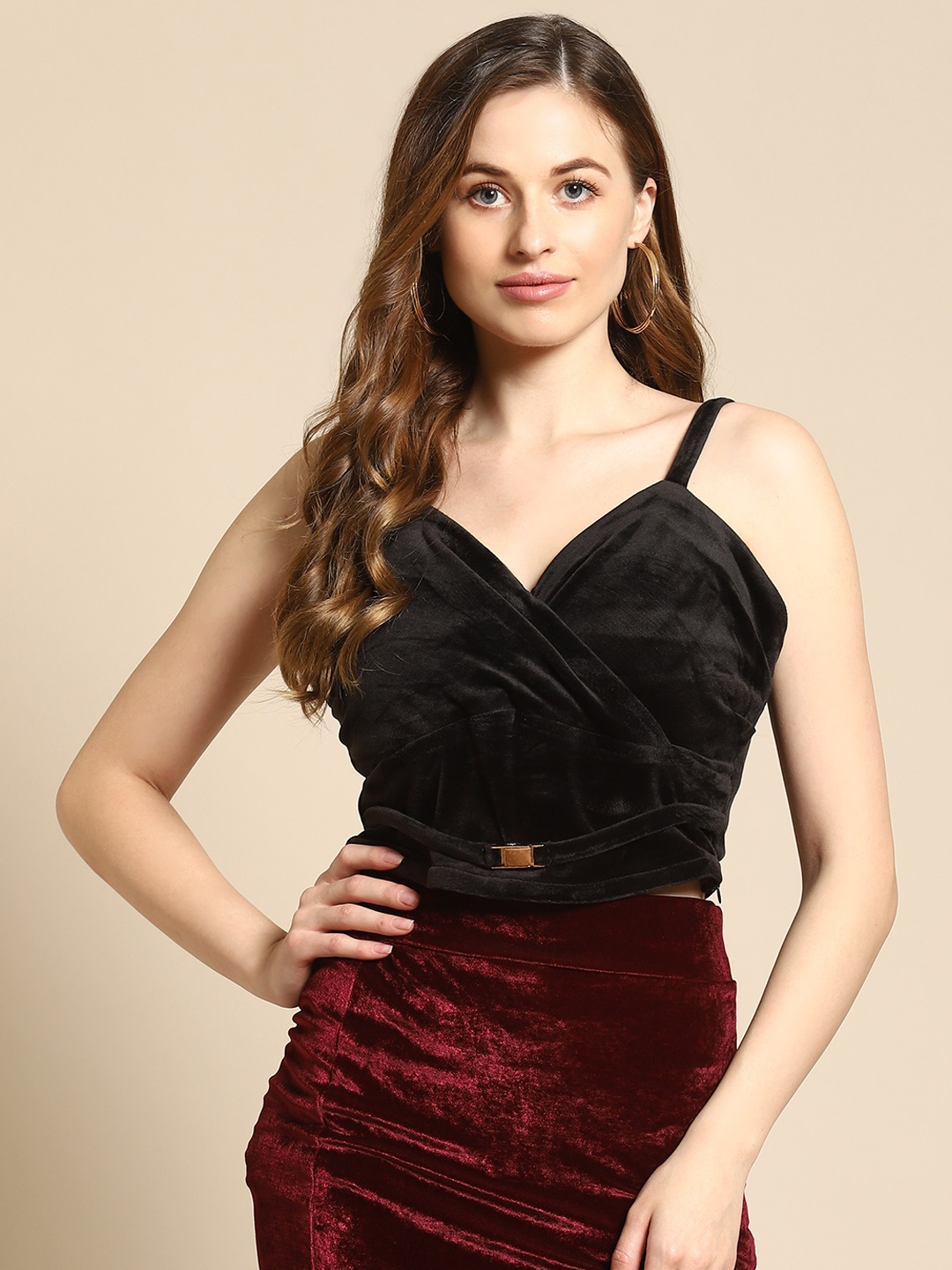 

WoowZerz Black Sweetheart Neck Velvet Blouson Crop Top