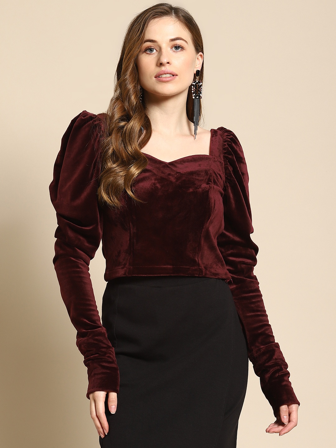 

WoowZerz Burgundy Sweetheart Neck Velvet Blouson Crop Top