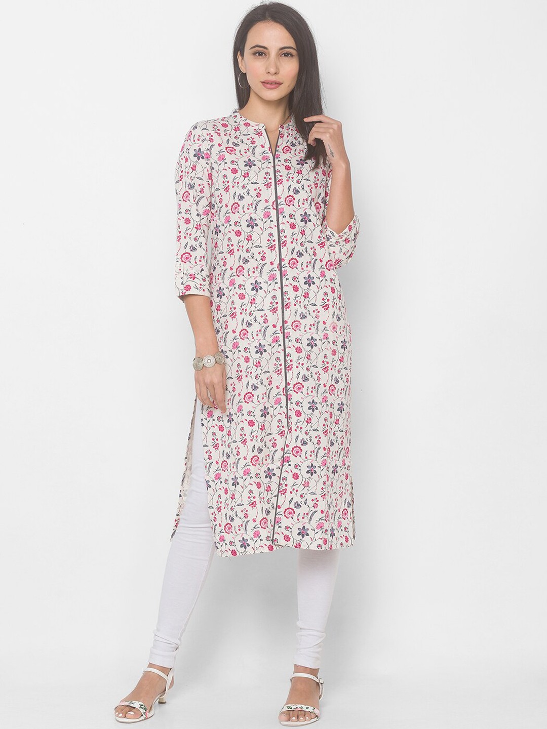 

Globus Women Off White Floral Printed Mirror Work Kurta
