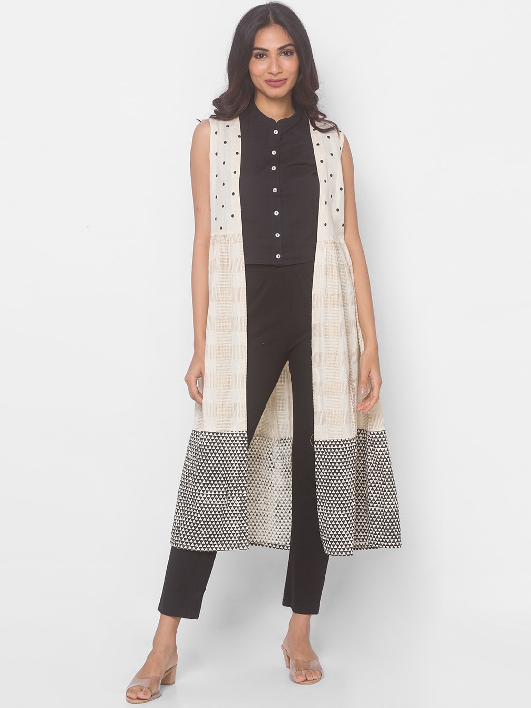 

Globus Women Off White Printed Thread Work Kurta
