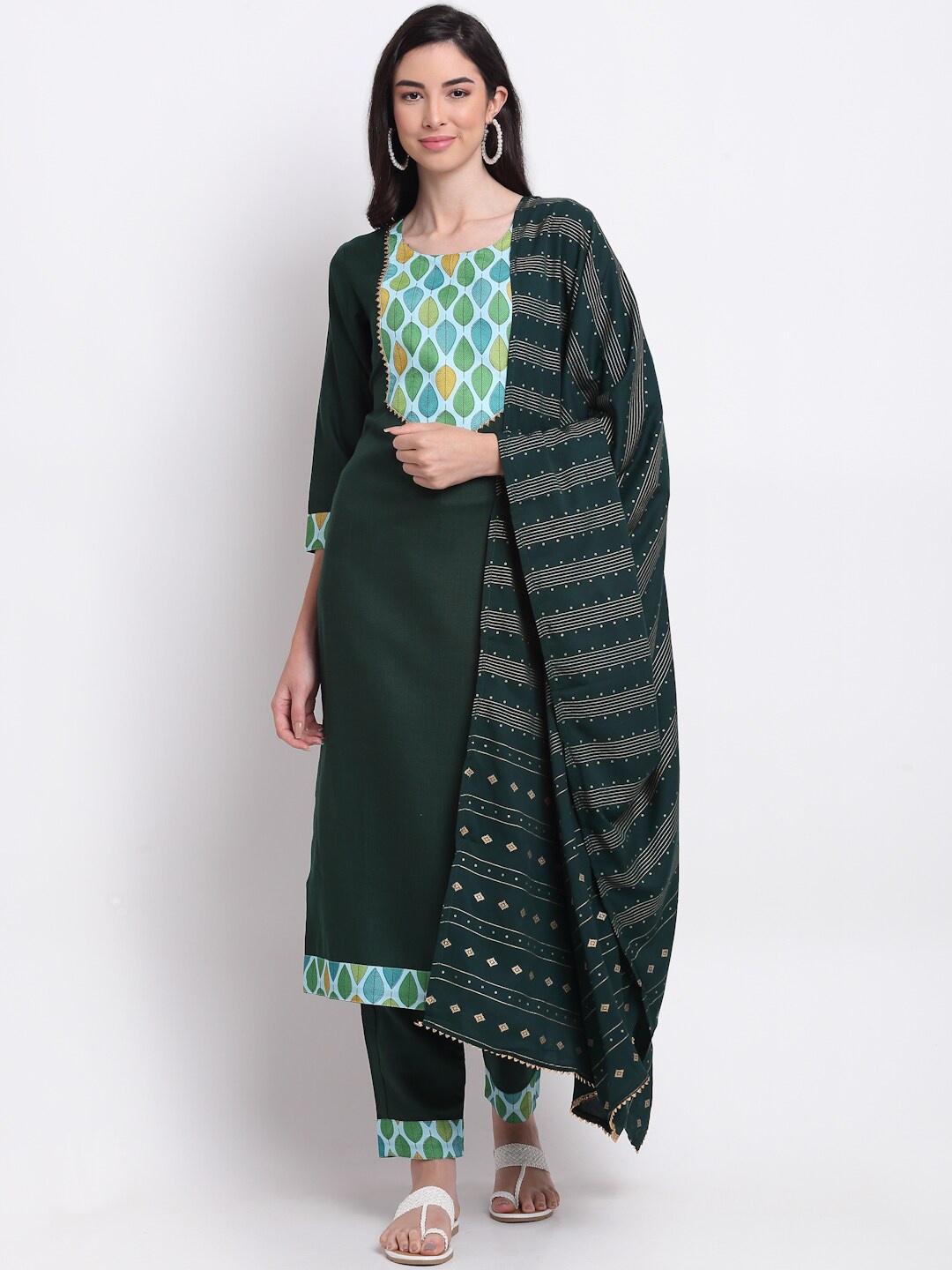 

GoSriKi Women Green Floral Printed Yoke Design Kurta With Trousers & Dupatta